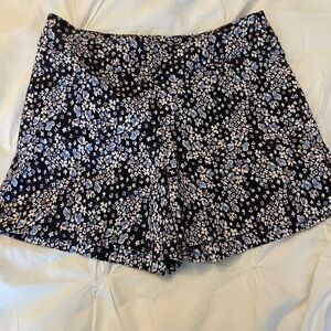 Margaret M size S/P stretchy floral print shorts. Fits me and I’m 5’4”, 120lbs.